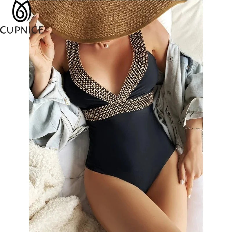 Maiô Decote Profundo Miss and Lady Elegance. Versatilidade no Estilo Plus Size.